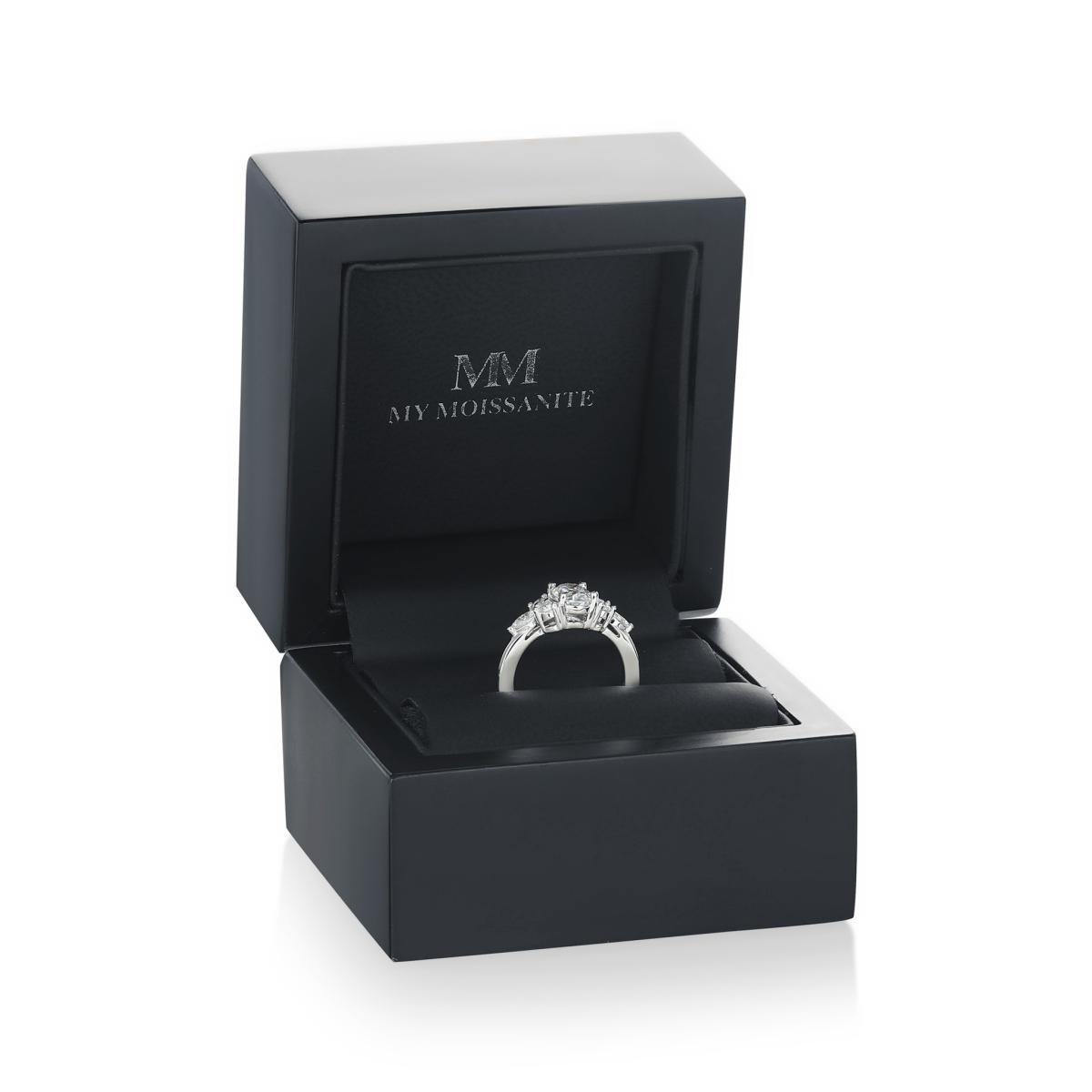 Lustrina - Inel cu moissanit oval și accente strălucitoare