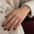 Demi - Inel solitaire semi-bezel cu moissanit rotund